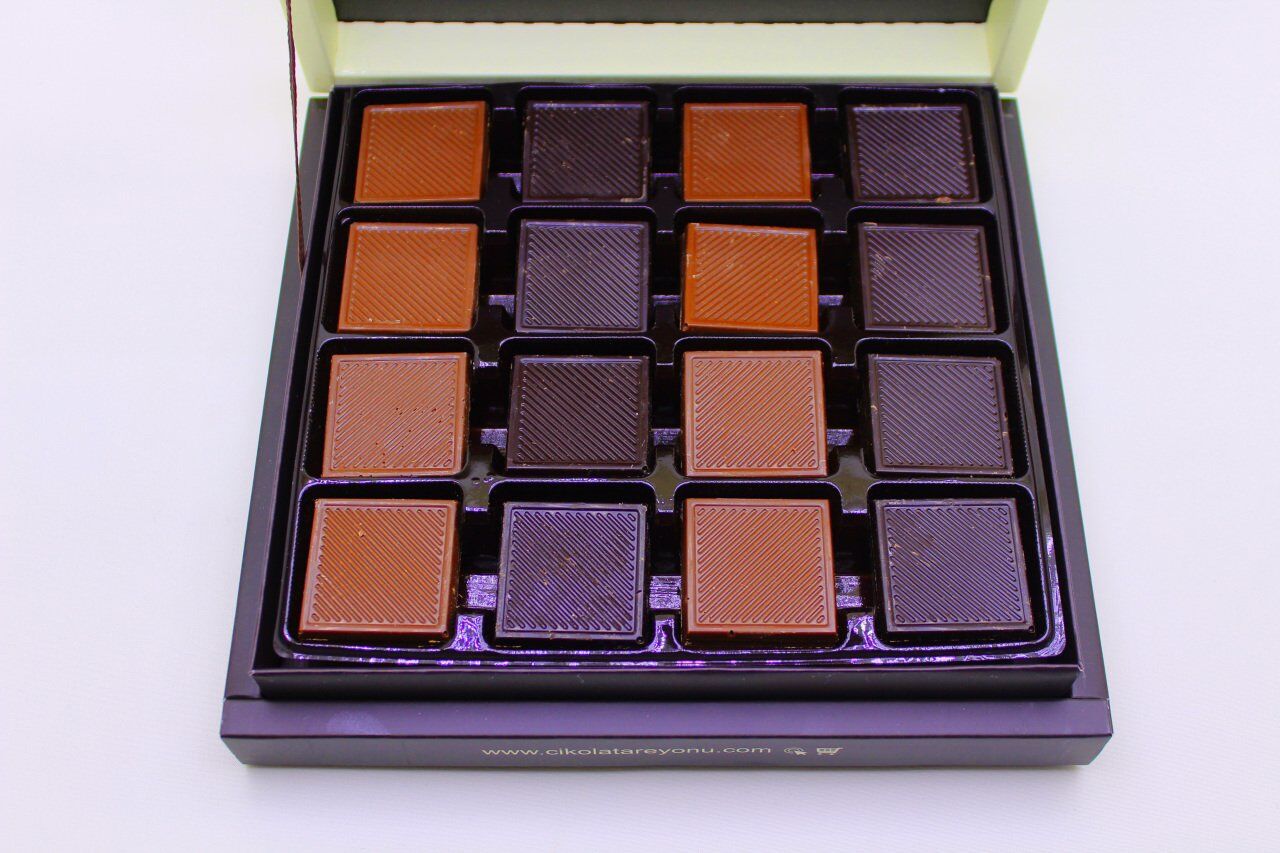 Dark Brown Bitter ve Sütlü Madlen Çikolata