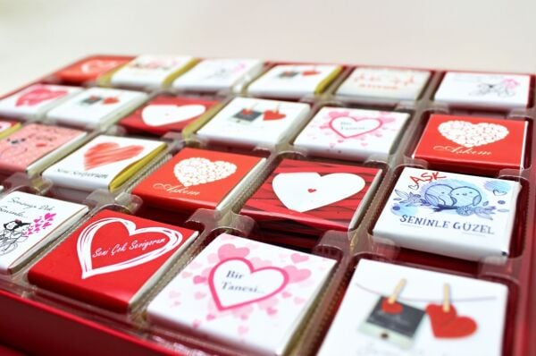Dark Brown Sevgililer Gününe Özel Kalpli Madlen Çikolata