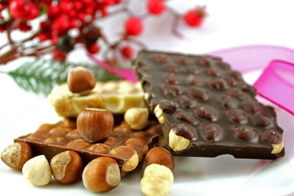 Dark Brown Karışık Kırma Beyoğlu Çikolatası: Bitter, Sütlü ve Beyaz Fındıklı 1 KG