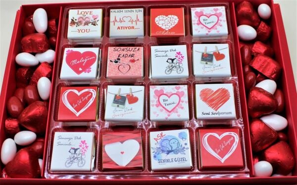 Dark Brown Madlen ve Sargılı Sevgililer Günü Çikolatası