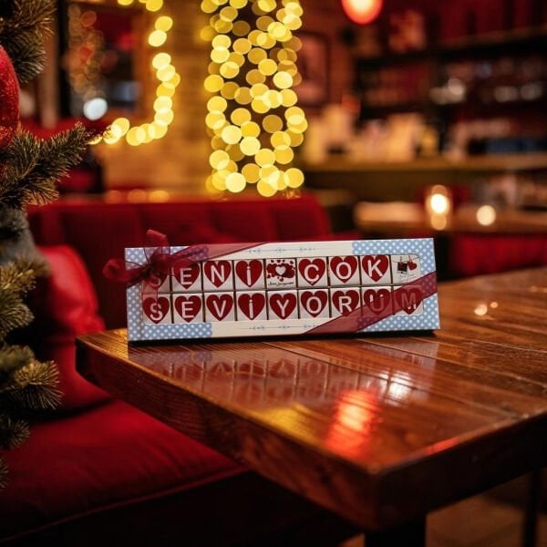 Dark Brown 'Seni Çok Seviyorum' Mesajlı 36 Adet Sütlü ve Bitter Madlen Çikolatası