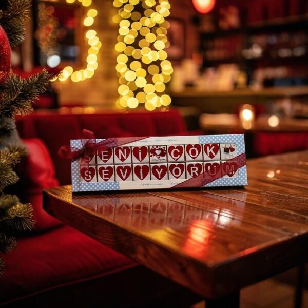 Dark Brown 'Seni Çok Seviyorum' Mesajlı 36 Adet Sütlü ve Bitter Madlen Çikolatası