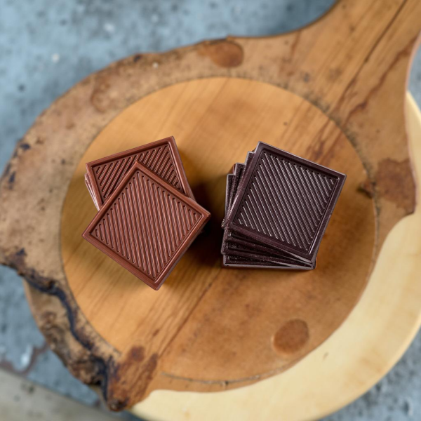 Dark Brown 'Seni Çok Seviyorum' Mesajlı 36 Adet Sütlü ve Bitter Madlen Çikolatası