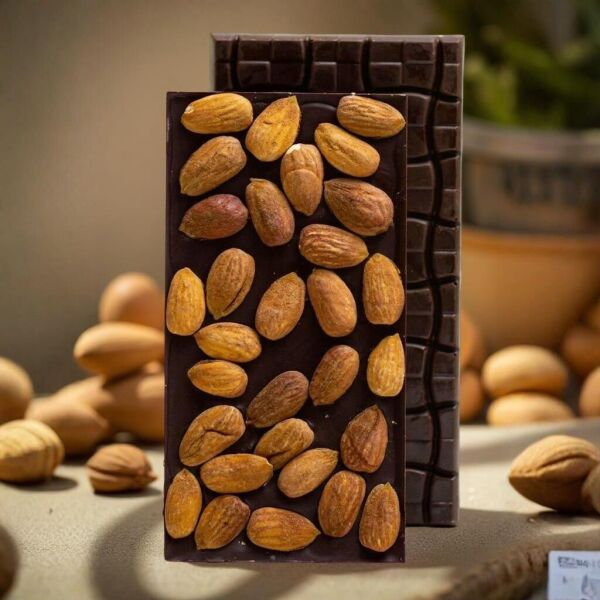 Dark Brown Bademli Bitter Tablet Çikolata - %54 Kakao İçerikli, 100 Gr