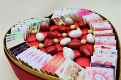 Dark Brown Kırmızı Kadife Kalpli Çikolata Kutusu Madlen Sargılı Büyük Boy