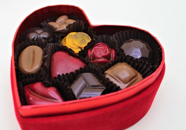 Dark Brown El Yapımı Spesiyel Küçük Boy Kalpli Çikolata Kutusu - KN4