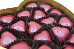 Dark Brown El Yapımı Kırmızı Kalpli Büyük Boy Spesiyel Çikolata Kutusu - KN1