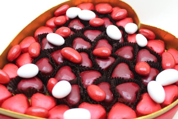 Dark Brown El Yapımı Kırmızı Kalpli Büyük Boy Çikolata Kutusu KN1