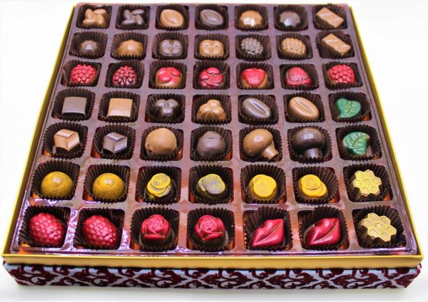 Dark Brown Gri Saten Pisküllü Çikolata Kutusu Hediyelik Tablo Çikolata 49'lu Spesiyal Çikolatalı