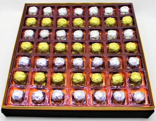 Dark Brown Siyah Kadife Pisküllü Çikolata Kutusu Hediyelik Tablo Çikolata 49'lu Sargılı Çikolatalı