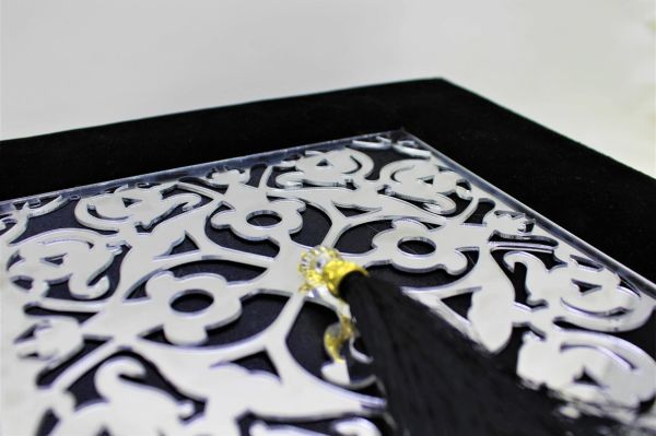 Dark Brown Siyah Kadife Pisküllü Çikolata Kutusu Hediyelik Tablo Çikolata 49'lu Spesiyal Çikolatalı