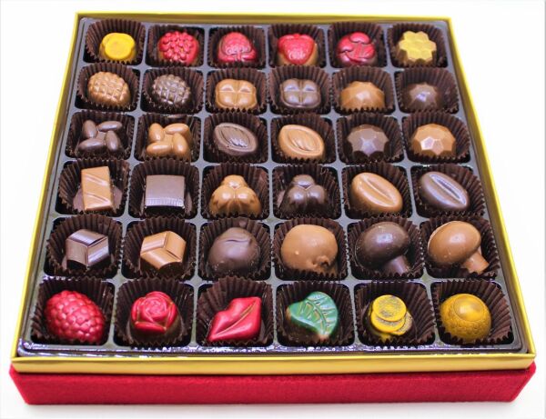 Dark Brown El Yapımı Tuğralı 36'lı Çerçeveli Çikolata Kutusu Spesiyal Çikolatalı