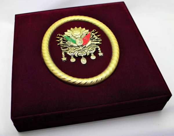 Dark Brown Kırmızı Kadife Osmanlı Tuğralı Çerçeveli Çikolata Kutusu Hediyelik Tablo Çikolata 36'lı Sargılı Çikolatalı