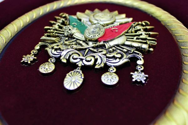 Dark Brown Kırmızı Kadife Osmanlı Tuğralı Çerçeveli Çikolata Kutusu Hediyelik Tablo Çikolata 36'lı Spesiyal Çikolatalı