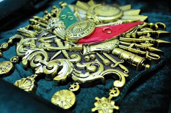 Dark Brown Yeşil Kadife Osmanlı Tuğralı Çikolata Kutusu Hediyelik Tablo Çikolata 36'lı Spesiyal Çikolatalı