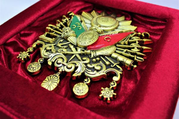Dark Brown Kırmızı Kadife Osmanlı Tuğralı Çikolata Kutusu Hediyelik Tablo Çikolata 36'lı Sargılı Çikolatalı