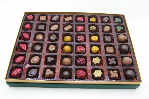 Dark Brown Karaf Çerçeveli Çikolata Kutusu Hediyelik Tablo Çikolata 48'li Sargılı Çikolatalı