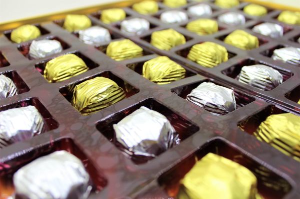 Dark Brown Su Matarası Çerçeveli Çikolata Kutusu Hediyelik Tablo Çikolata 48'li Spesiyal Çikolatalı