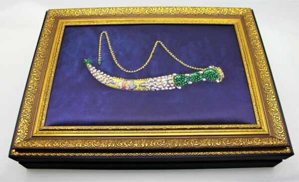 Dark Brown El Yapımı 48'li Murassa Hançerli Çerçeveli Osmanlı Motifli Çikolata Kutusu Spesiyal Çikolatalı