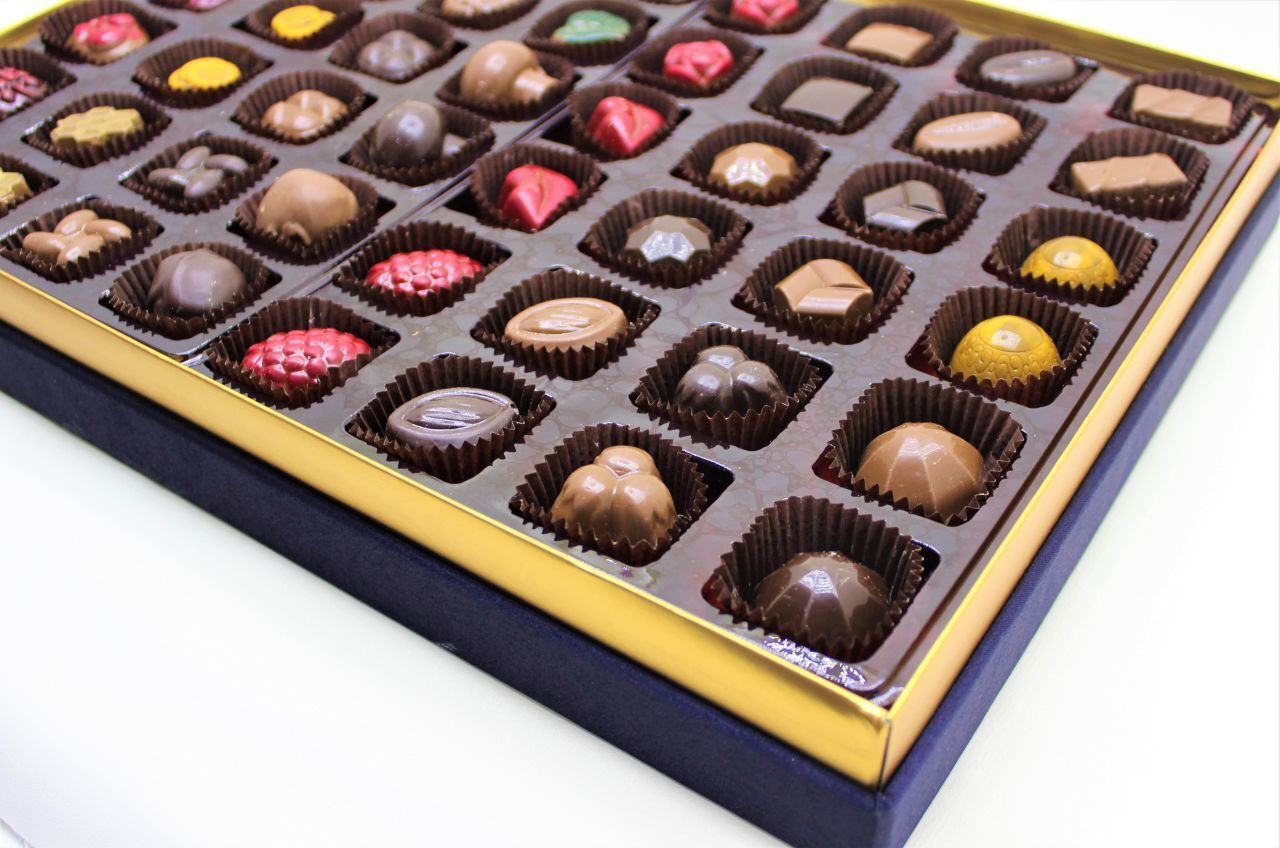 Dark Brown El Yapımı 48'li Murassa Hançerli Çerçeveli Osmanlı Motifli Çikolata Kutusu Spesiyal Çikolatalı