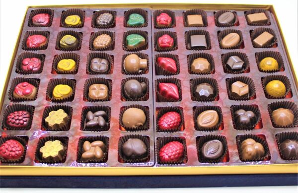 Dark Brown El Yapımı 48'li Murassa Hançerli Çerçeveli Osmanlı Motifli Çikolata Kutusu Spesiyal Çikolatalı