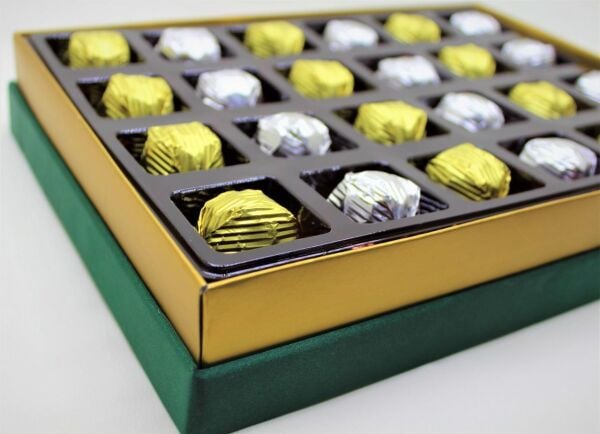 El Yapımı Dark Brown Osmanlı Motifli 24'lü Çerçeve Çikolata Kutusu Sargılı Çikolatalı