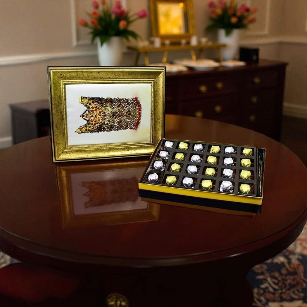 El Yapımı Dark Brown Osmanlı Motifli 24'lü Çerçeve Çikolata Kutusu Sargılı Çikolatalı