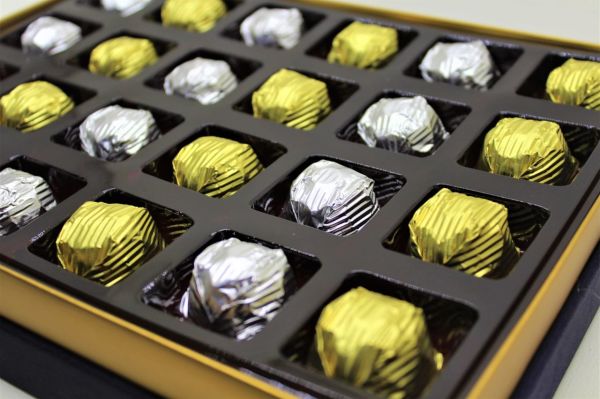 Dark Brown İstanbul Temalı Çerçeveli Çikolata Kutusu Hediyelik Tablo Çikolata 24'lü Sargılı Çikolatalı