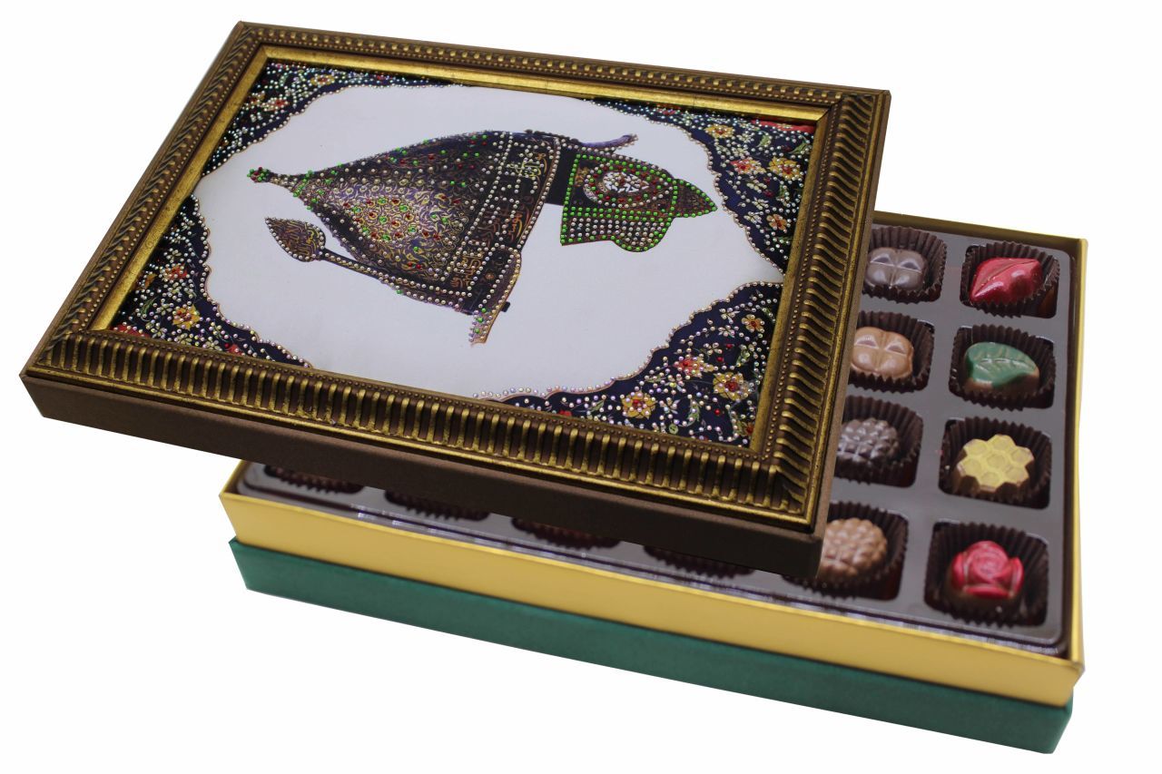 Dark Brown Topkapı Miğfer Çerçeveli Çikolata Kutusu Hediyelik Tablo Çikolata 24'lü Spesiyal Çikolatalı
