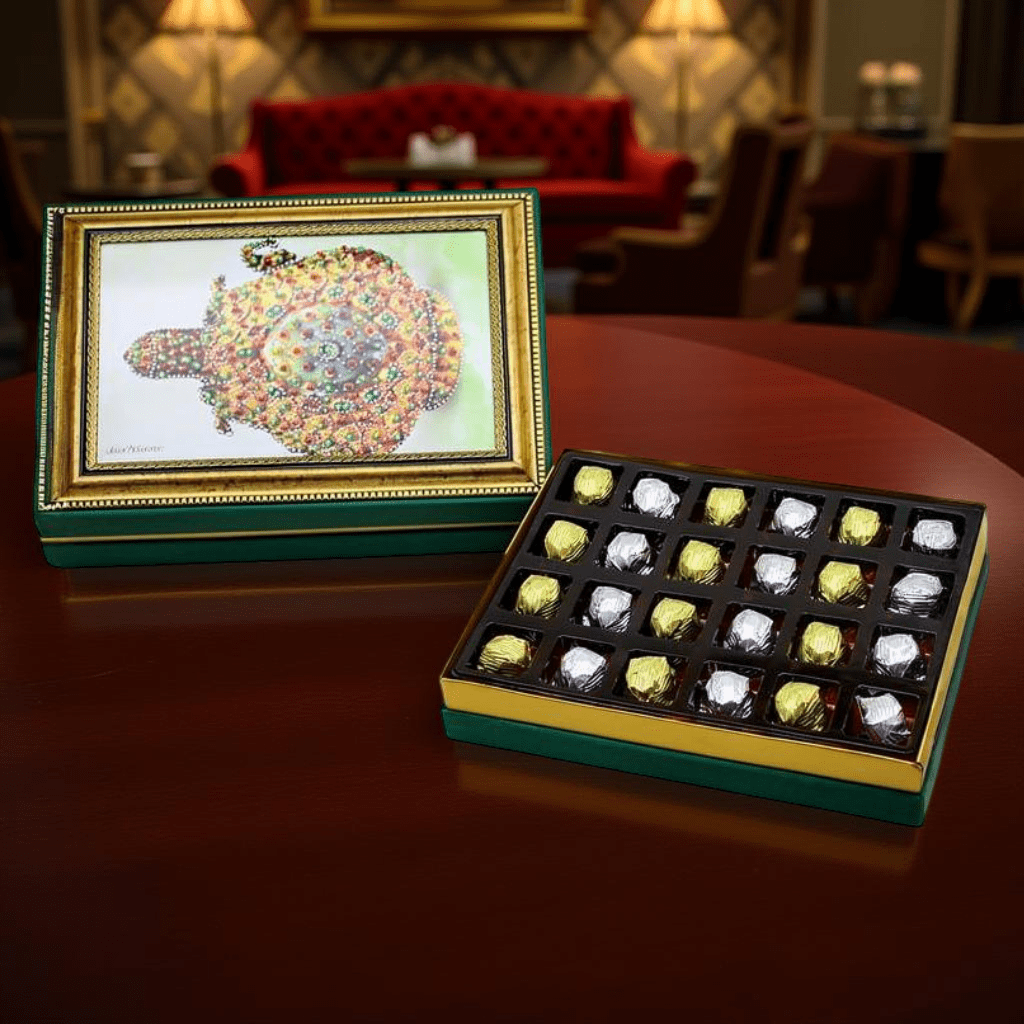 Dark Brown Osmanlı Karaf Çerçeveli El Yapımı 24'lü Spesiyel Çikolata Kutusu Sargılı Çikolatalı