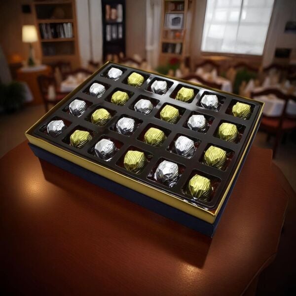 Dark Brown Osmanlı Karaf Çerçeveli El Yapımı 24'lü Spesiyel Çikolata Kutusu Sargılı Çikolatalı