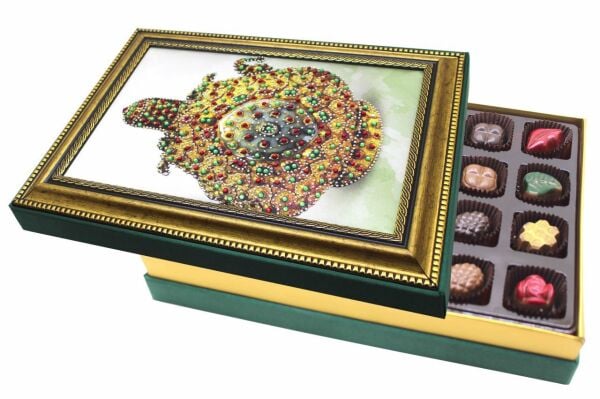 Dark Brown Osmanlı Karaf Çerçeveli El Yapımı 24'lü Spesiyel Çikolata Kutusu Spesiyal Çikolatalı