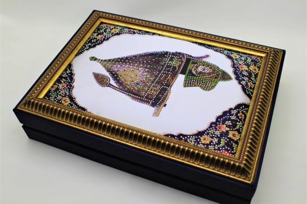 Dark Brown El Yapımı Osmanlı Motifli Miğfer Çerçeveli Çikolata Kutusu 36'lı Spesiyal Çikolatalı