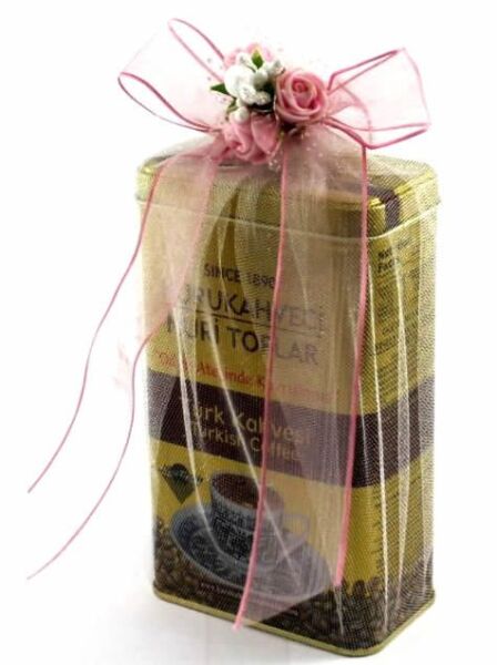 Nuri Toplar Türk Kahvesi - Metal Kutuda 4x300 Gr ve Hediye Çikolata