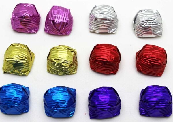 Dark Brown Bayram Çikolatası: Fındık Parçalı, Kristal Kaplamalı 1000Gr