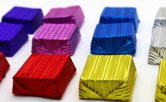 Dark Brown Bayram Çikolatası Fındık Parçacıklı Sargılı Kare Çikolata 500Gr