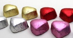 Dark Brown 1000 Gr Fındık Parçacıklı Sargılı Çikolata Kalp Şekilli Sütlü İkramlık
