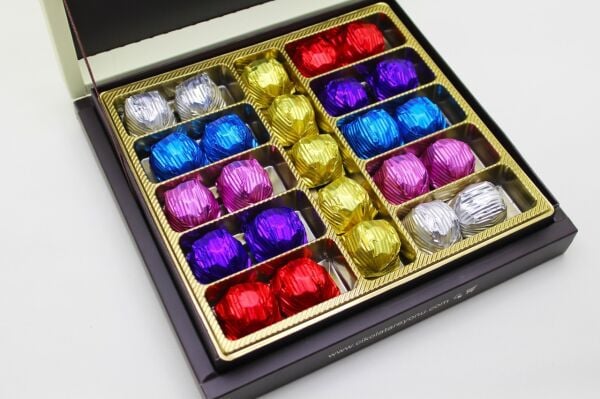 Dark Brown Sütlü Çikolata: 25 Adet Fındık Parçacıklı Sargılı Paket