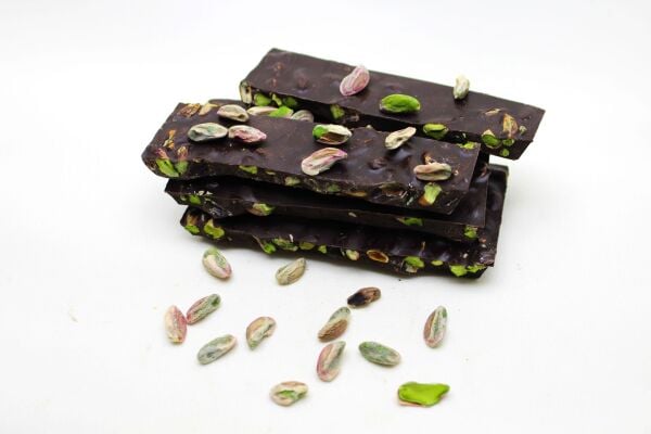 Dark Brown %54 Bitter Kırma Beyoğlu Çikolatası - Antep Fıstıklı 250 Gram