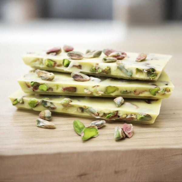 Dark Brown Antep Fıstıklı Beyaz Kırma Beyoğlu Çikolatası 750 Gram