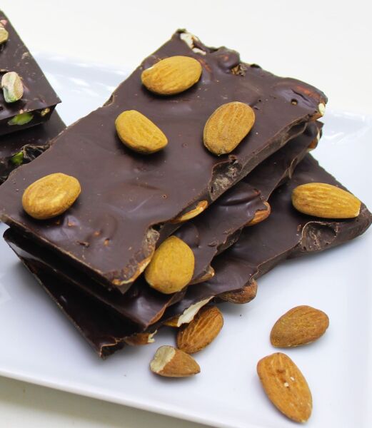 Dark Brown Bademli Beyoğlu Çikolatası %54 Bitter Oranı 250 Gram