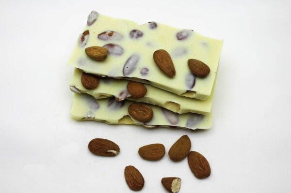 Dark Brown Beyaz Kırma Beyoğlu Çikolatası - Bademli Lezzet 500 Gram