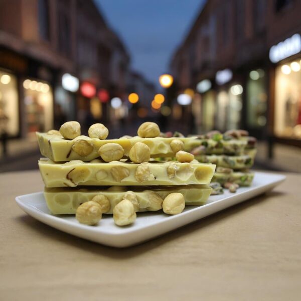 Dark Brown Beyaz Beyoğlu Çikolatası - Fındıklı Kırma Özel Lezzet 500 Gram