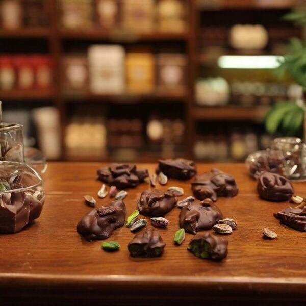 Dark Brown Roş Çikolata - Sütlü ve Antep Fıstıklı Lezzet 500 Gram