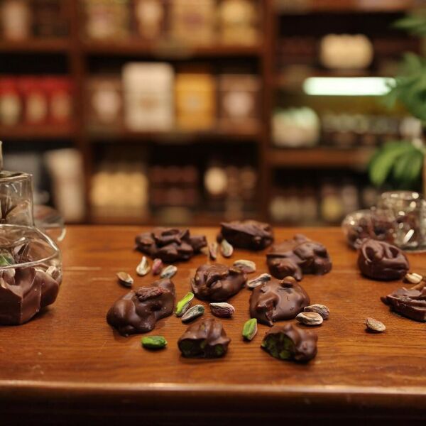 Dark Brown Roş Çikolata - Sütlü ve Antep Fıstıklı Lezzet 750 Gram