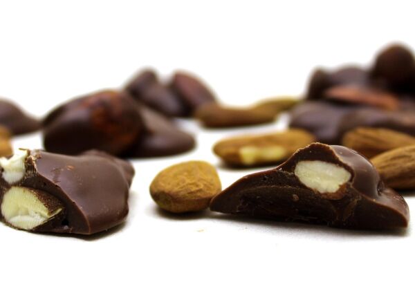 Dark Brown Roş Çikolata - Bademli ve Sütlü El Yapımı Lezzet 1 KG