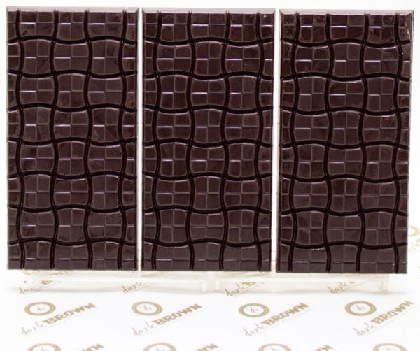 Dark Brown: Gerçek Bitter Tablet Çikolata - Badem, Fındık ve Antep Fıstıklı