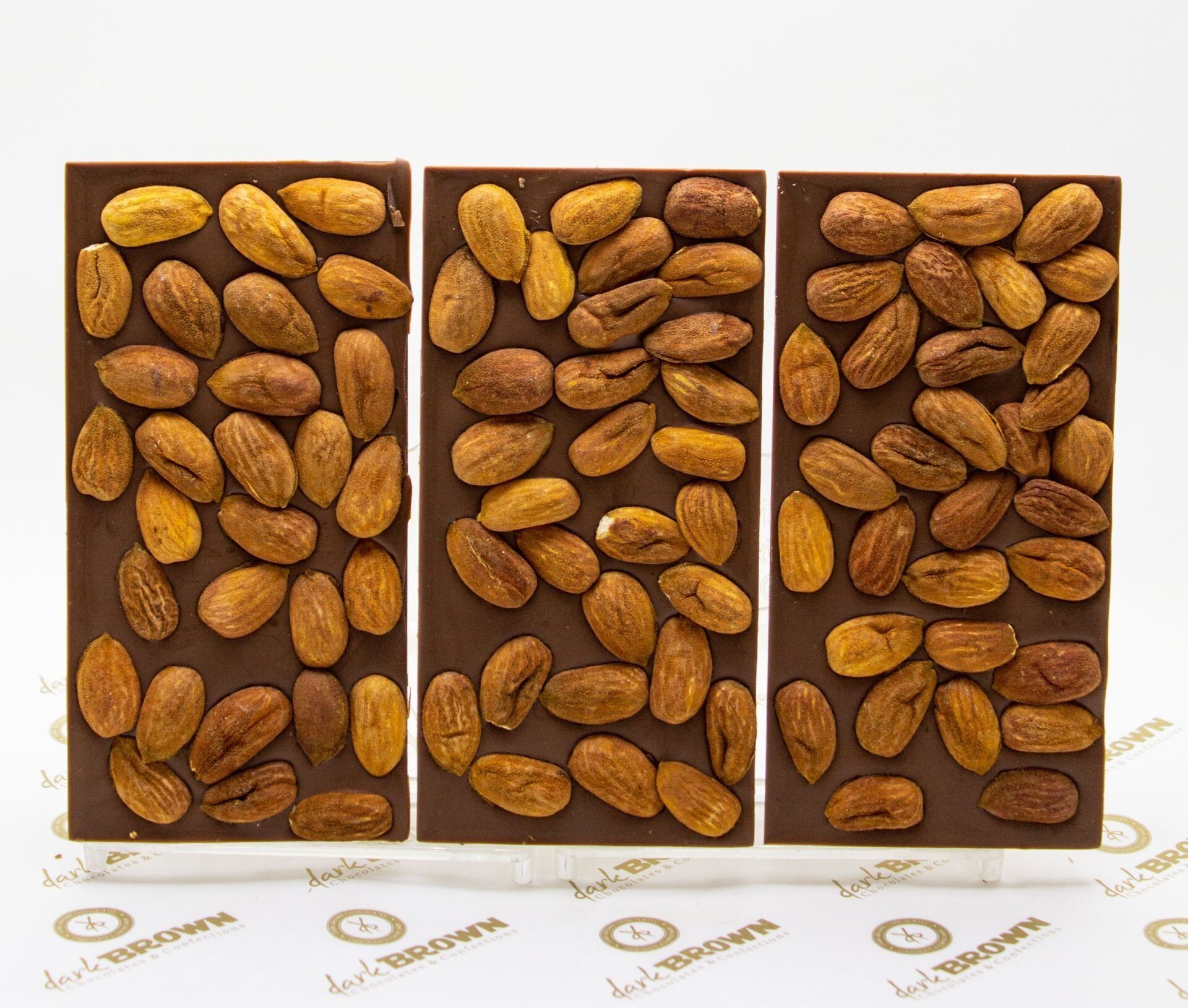 Dark Brown El Yapımı 3'lü Bademli Sütlü Çikolata Tablet