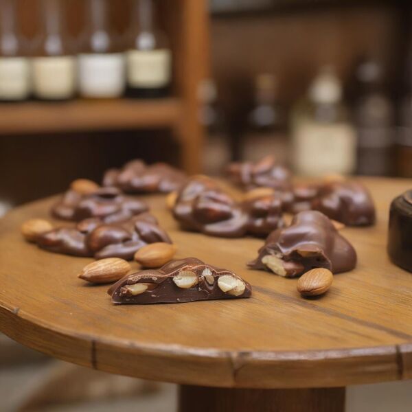 Dark Brown Roş Çikolata - Kayısı Çekirdekli Sütlü Lezzet 1 KG