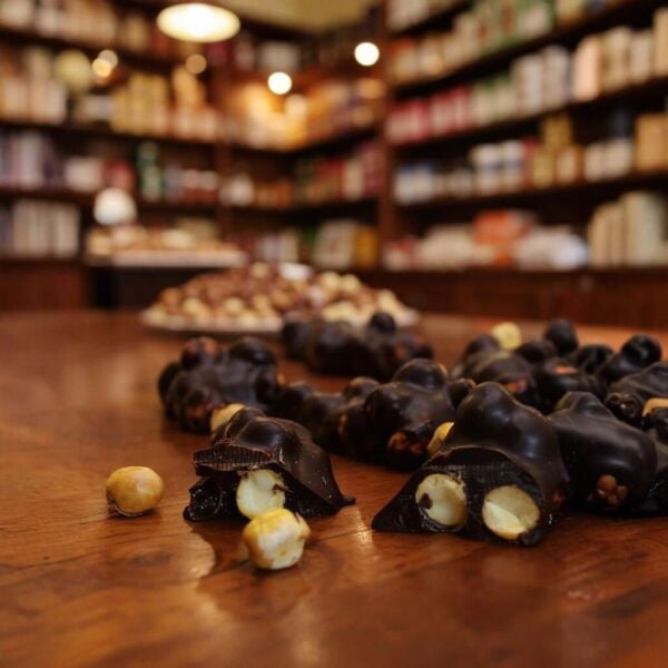 Dark Brown Leblebili Roş Bitter Çikolata - Tatlı Tuzlu Lezzet Deneyimi 750 Gram